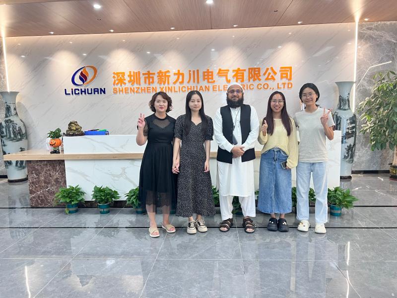 Lichuan은 파키스탄 고객이 공장을 방문하는 것을 따뜻하게 환영합니다.